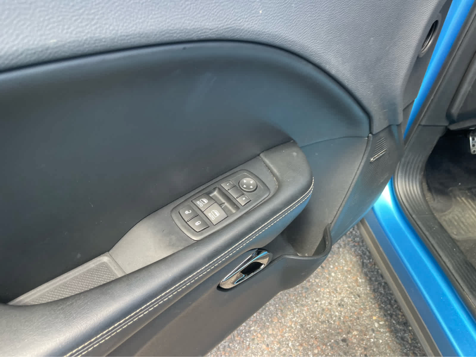 Used 2015 Dodge Challenger SRT Hellcat RWD image 11
