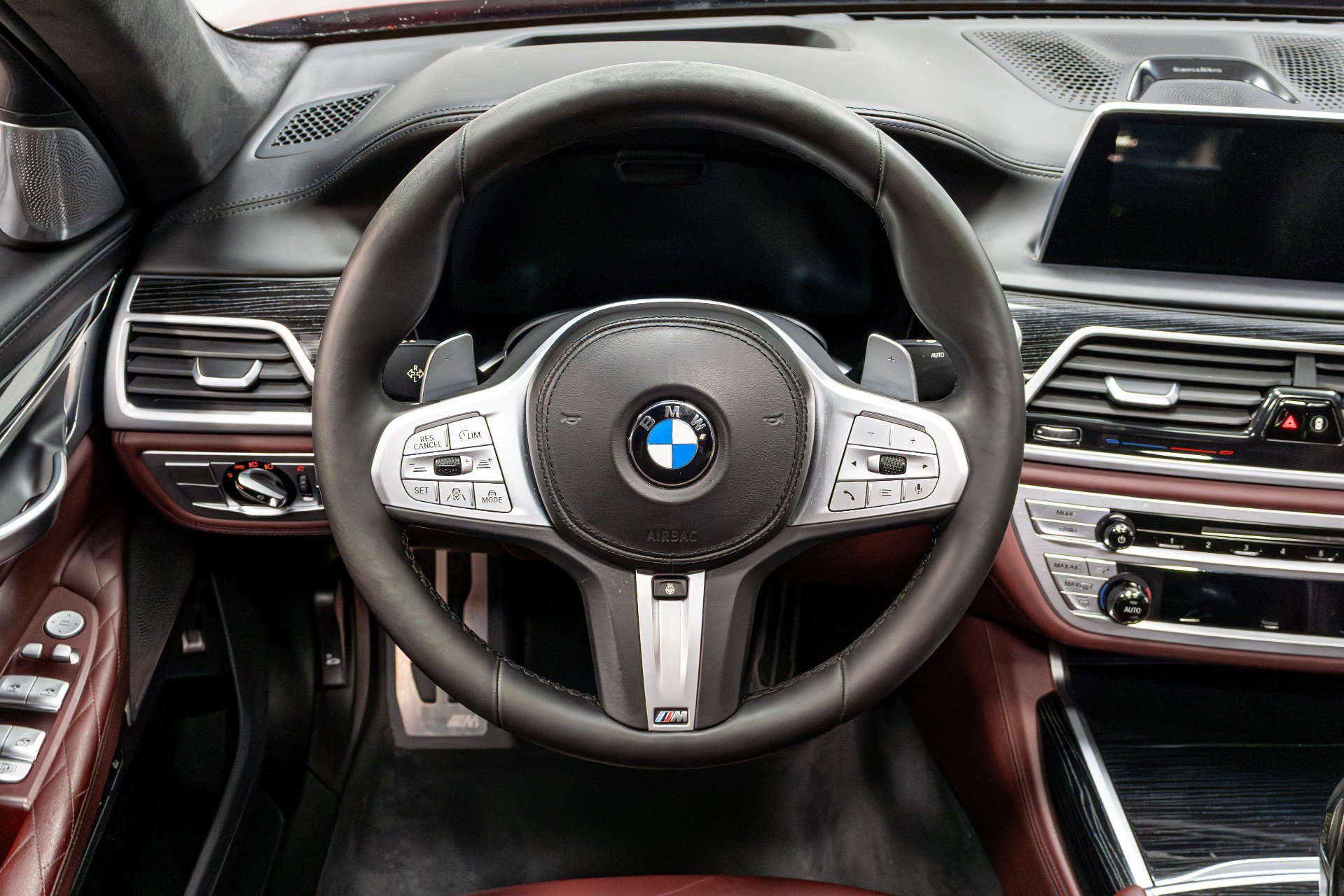 Used 2020 BMW 750i xDrive w/ Executive Package image 51