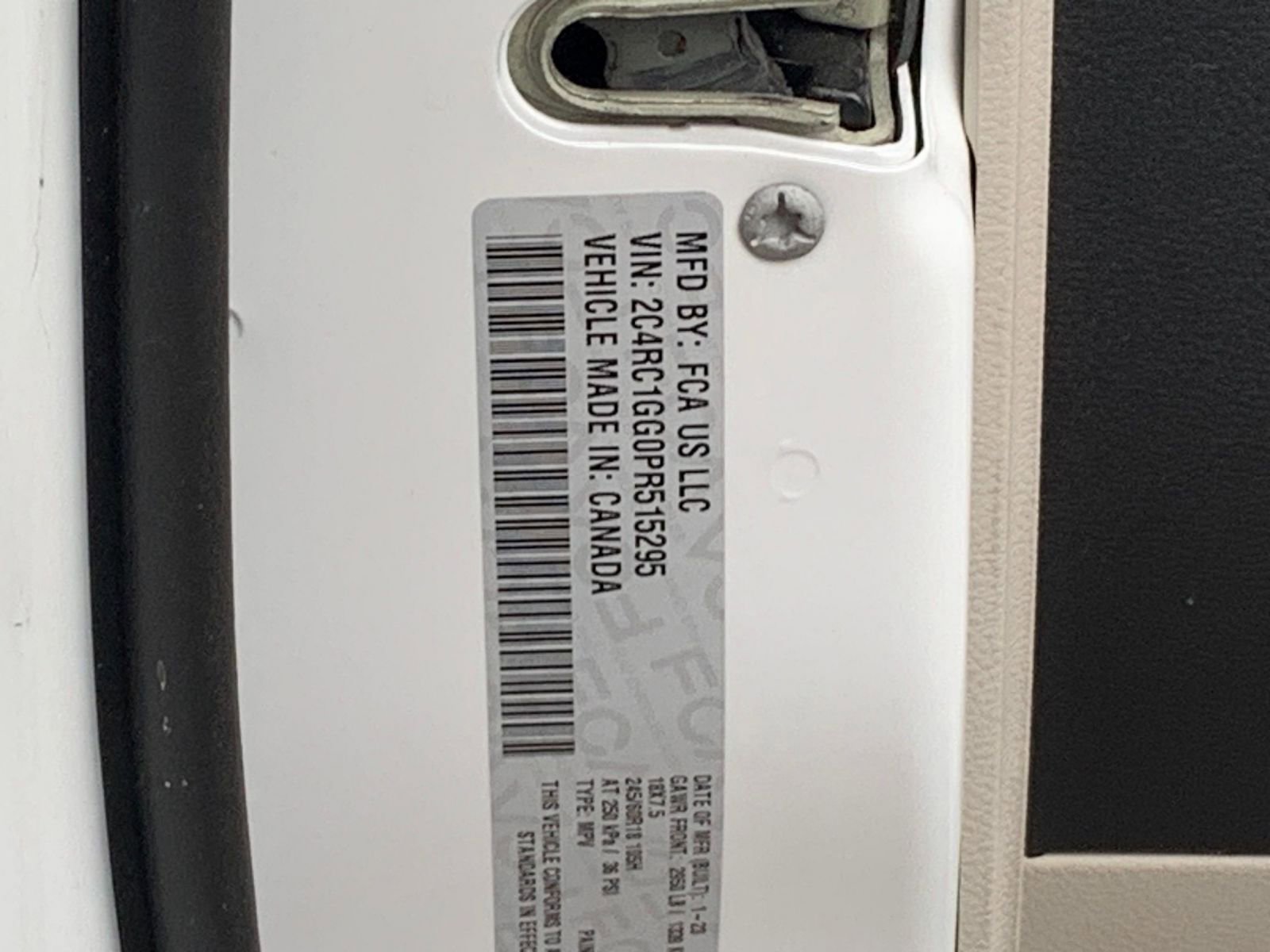 Used 2023 Chrysler Pacifica Limited image 10