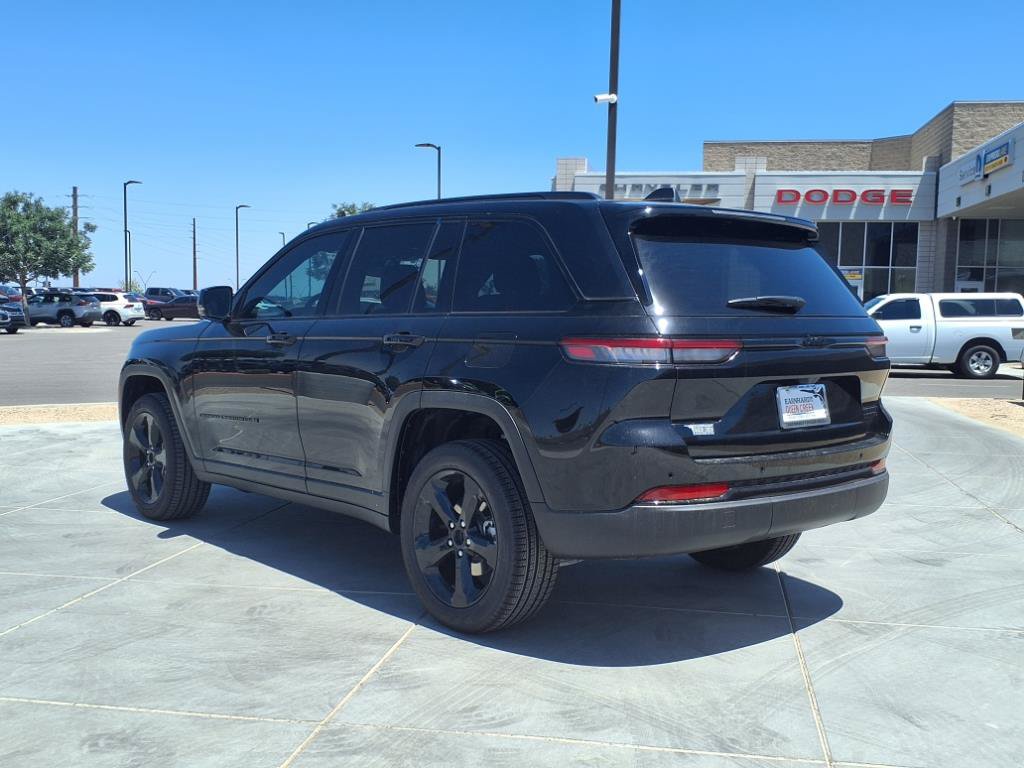 New 2025 Jeep Grand Cherokee Limited w/ Black Appearance Package RWD image 4