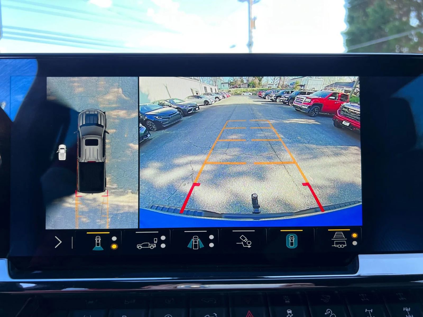 Used 2023 Chevrolet Silverado 1500 ZR2 w/ Technology Package image 18