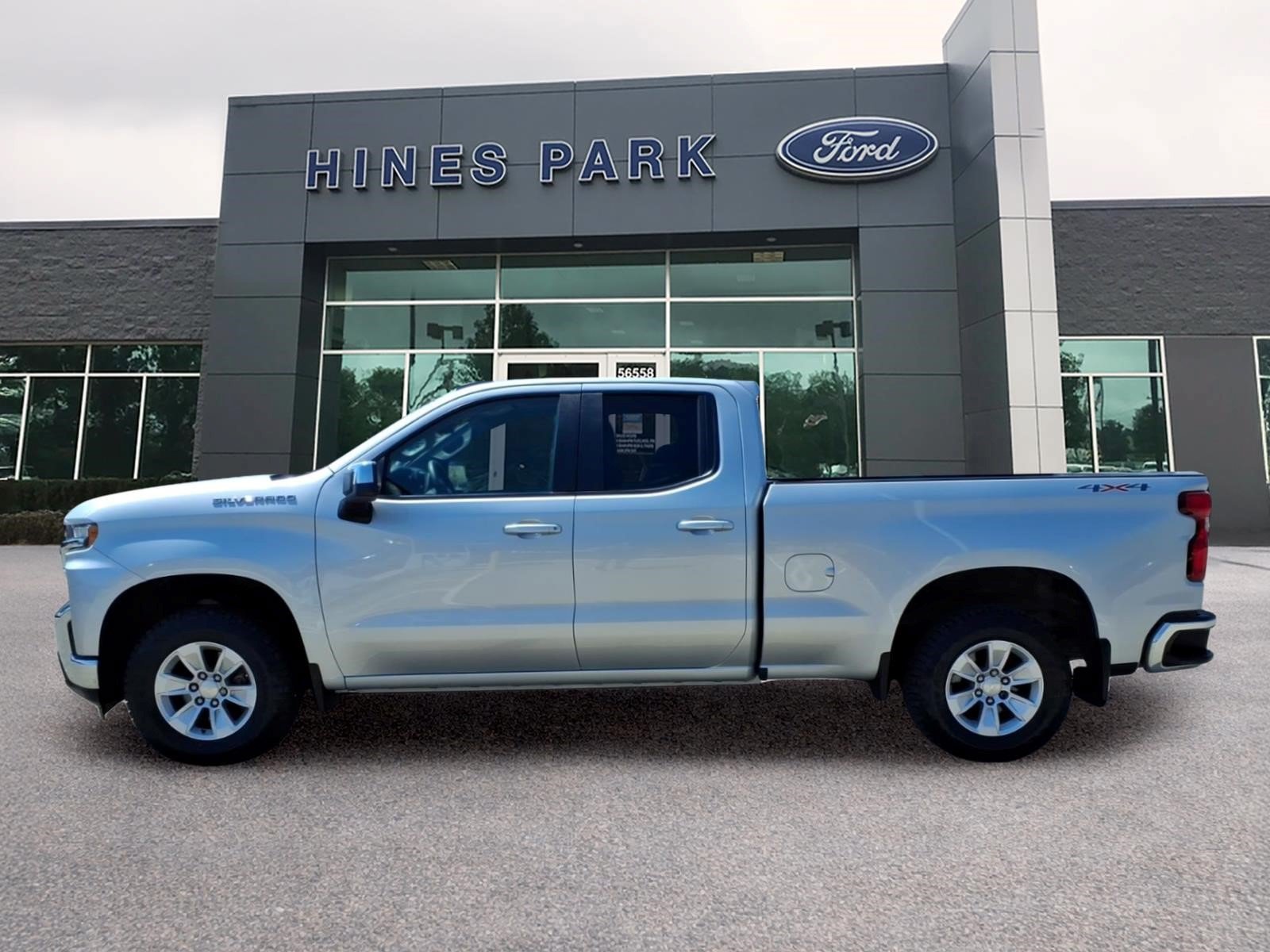 Used 2019 Chevrolet Silverado 1500 LT AWD/4WD image 4