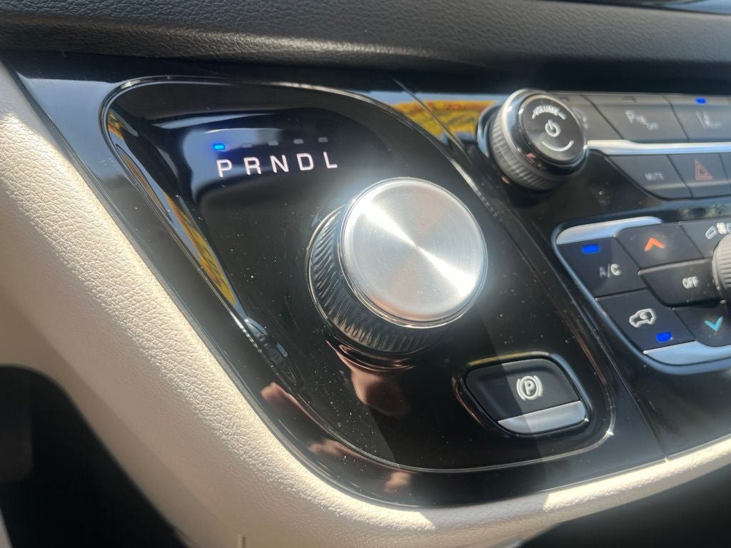 Used 2024 Chrysler Pacifica Touring-L FWD image 26