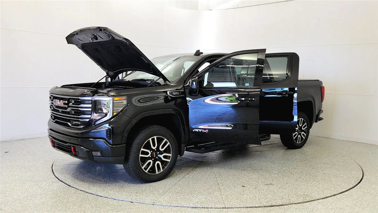 Used 2025 GMC Sierra 1500 AT4 w/ Technology Package AWD/4WD image 10