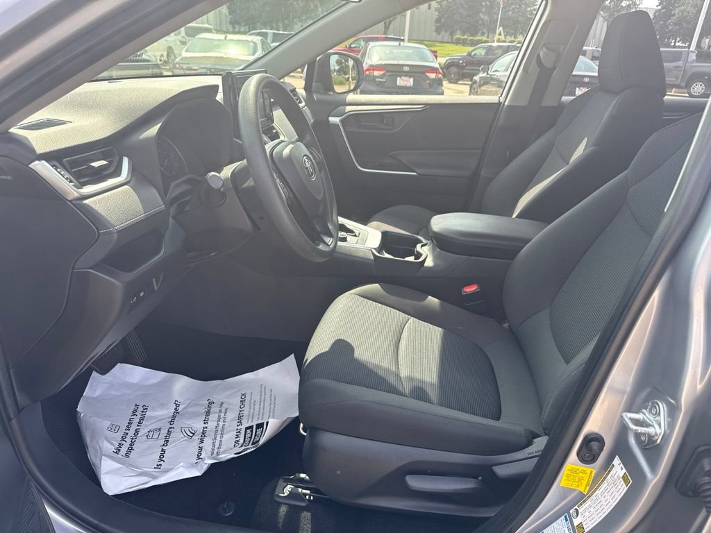 Used 2019 Toyota RAV4 LE w/ Carpet Mat Package AWD/4WD image 7