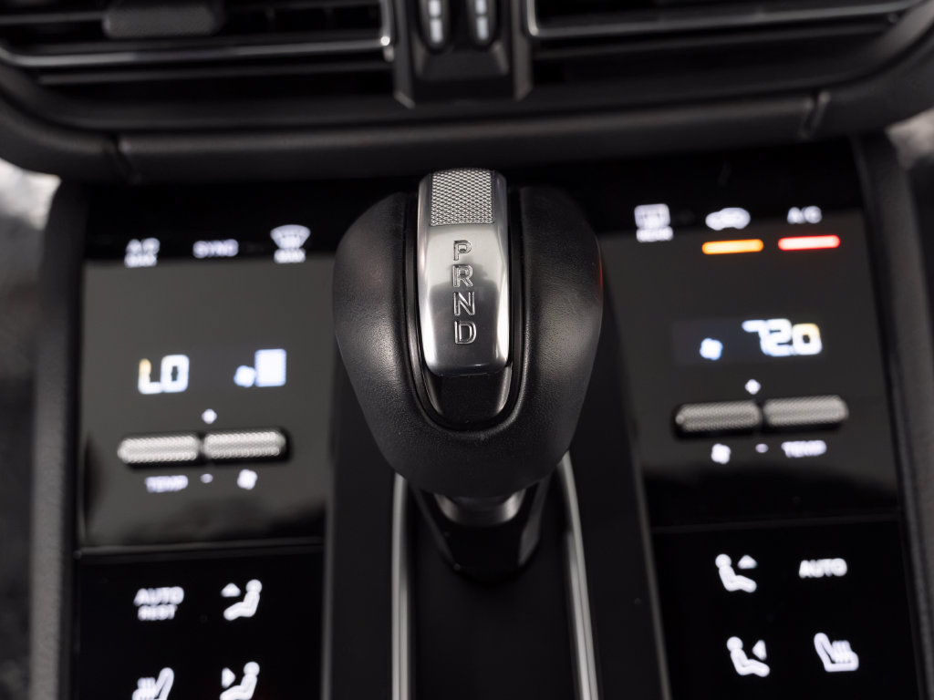 Certified 2026 Porsche Macan AWD/4WD image 30