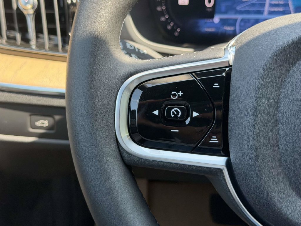 New 2026 Volvo XC60 B5 Plus w/ Protection Package Premier AWD/4WD image 8
