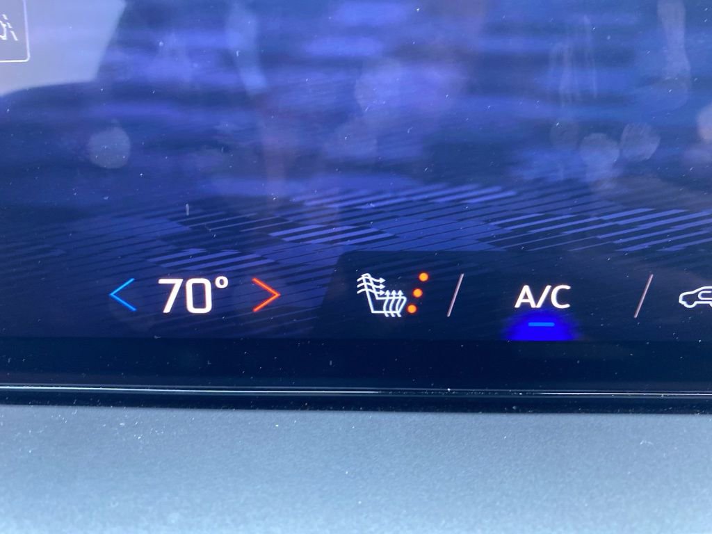 Used 2024 Chevrolet Traverse LT image 42