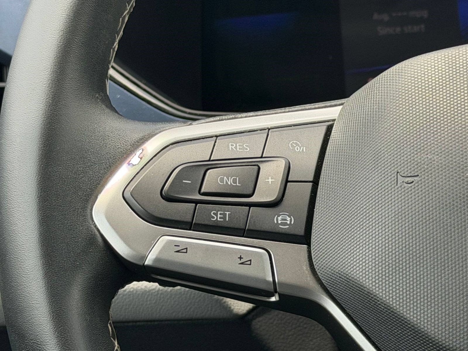 Certified 2022 Volkswagen Taos SE AWD/4WD image 14