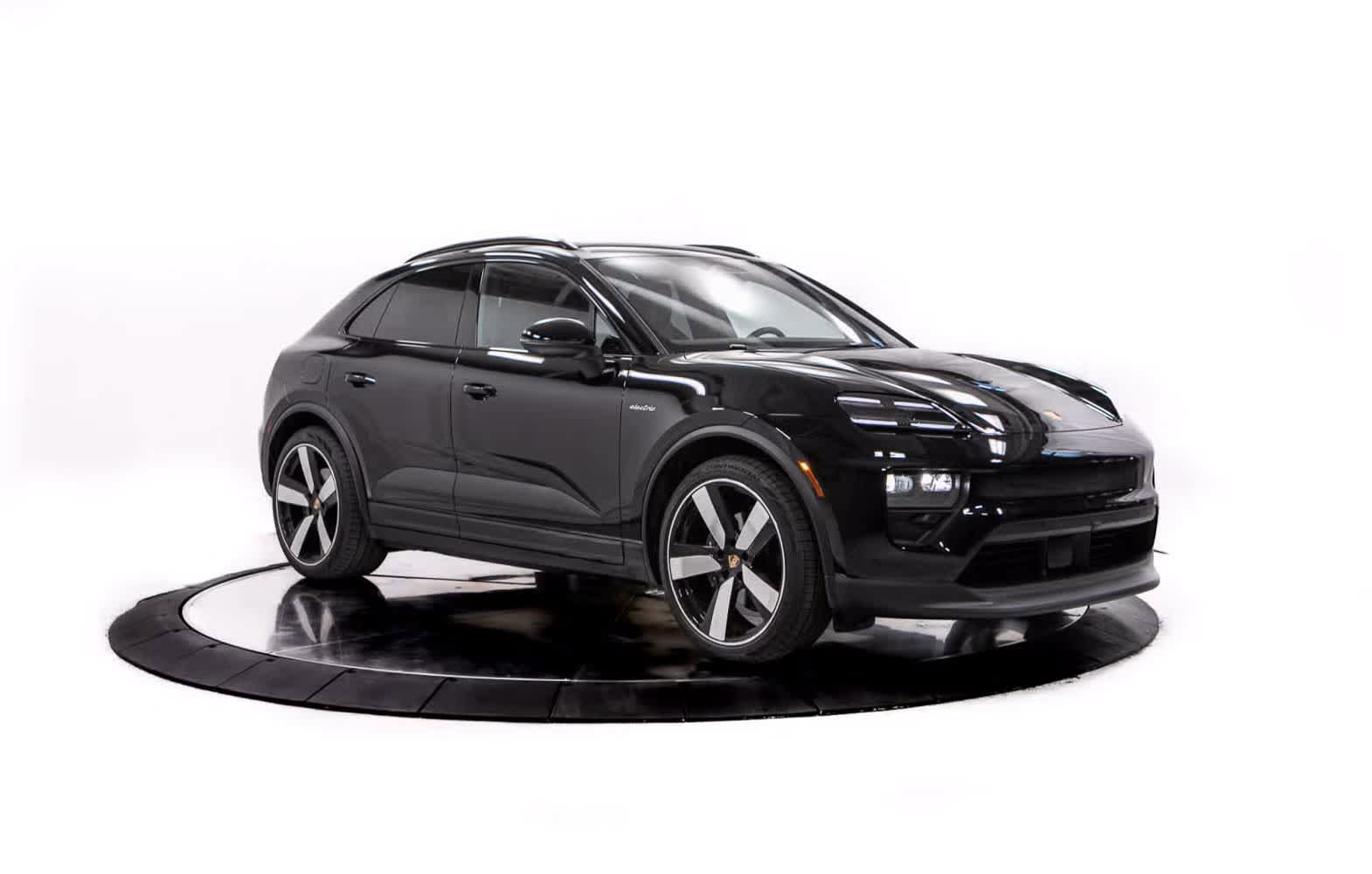Certified 2025 Porsche Macan 4 Electric AWD/4WD image 9