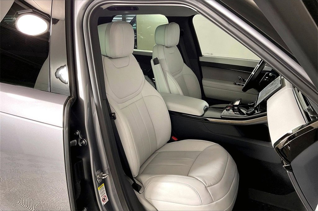 Used 2023 Land Rover Range Rover Sport SE image 6