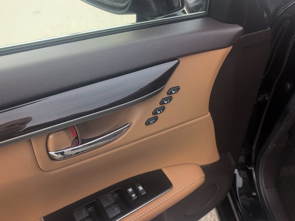 Used 2016 Lexus ES 350 w/ Luxury Package w/Wood Trim FWD image 21