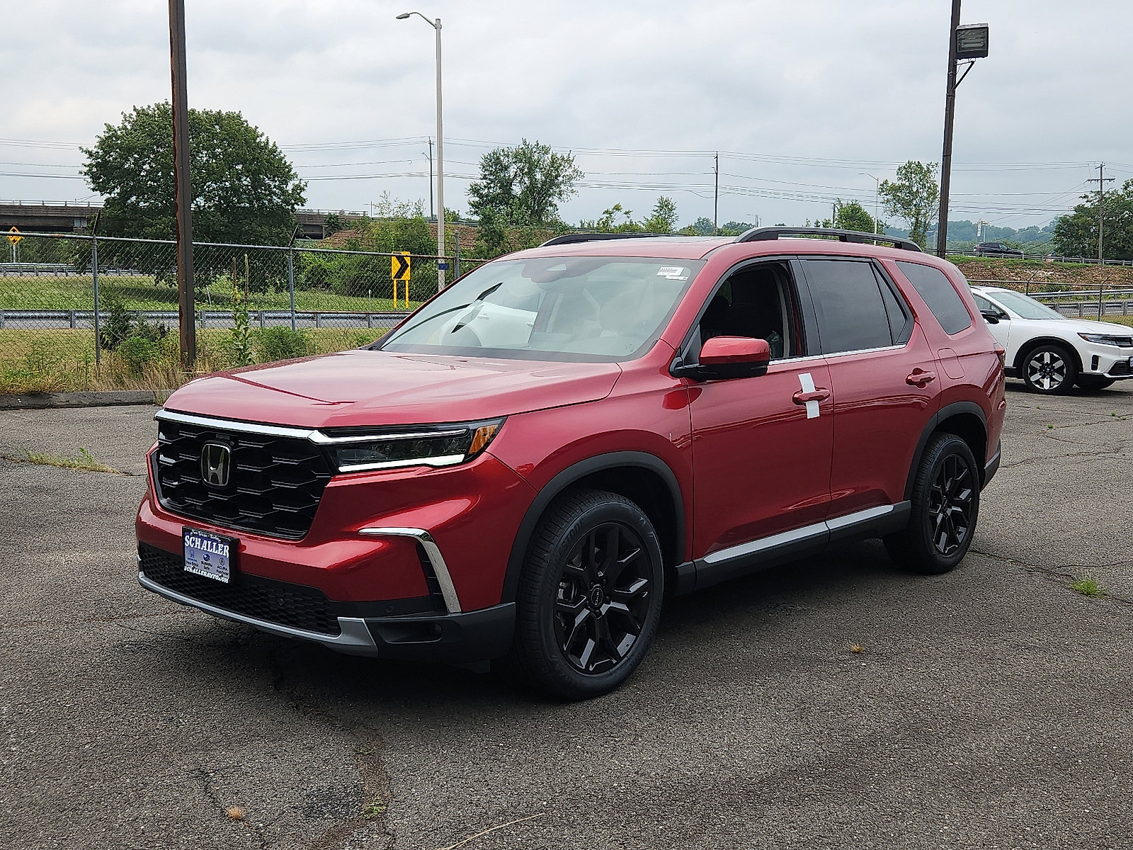 New 2025 Honda Pilot Touring image 2