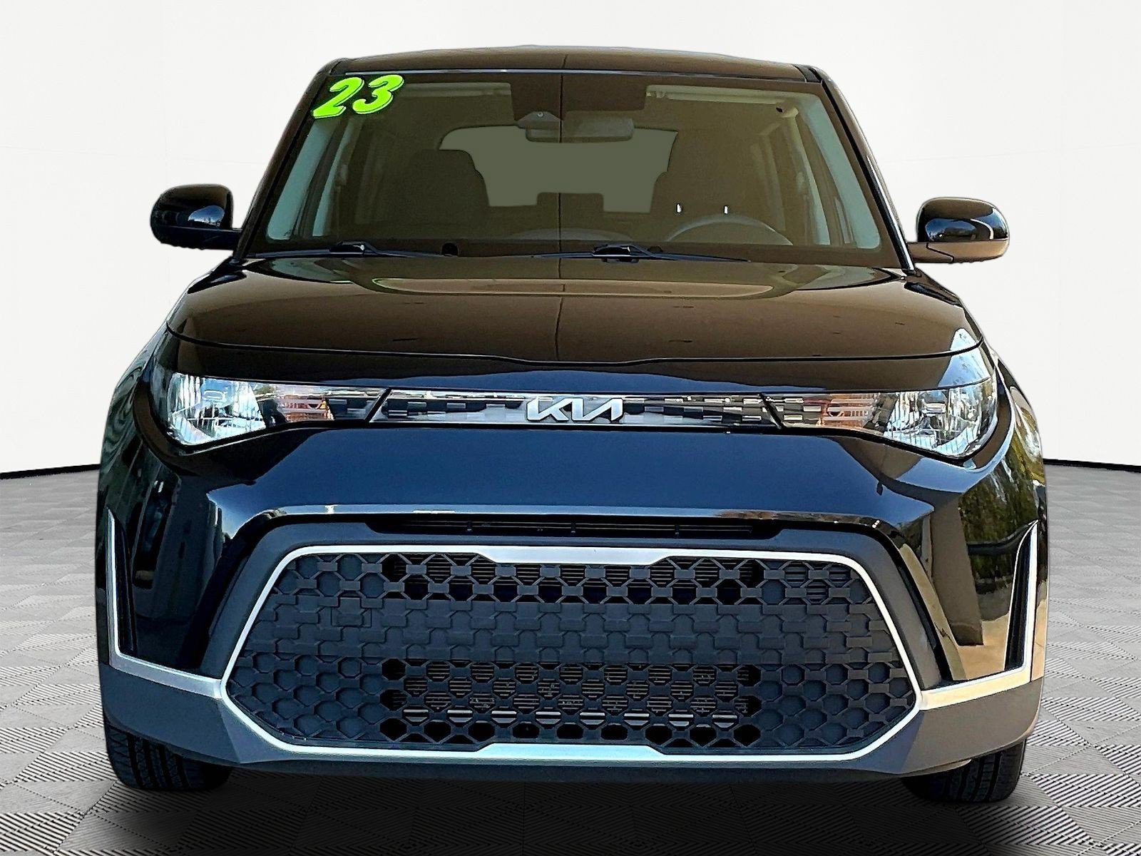 Used 2023 Kia Soul LX w/ LX Technology Package FWD image 2