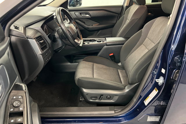 Used 2025 Nissan Rogue SV AWD/4WD image 17