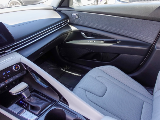 Used 2025 Hyundai Elantra Limited w/ Cargo Package FWD image 21