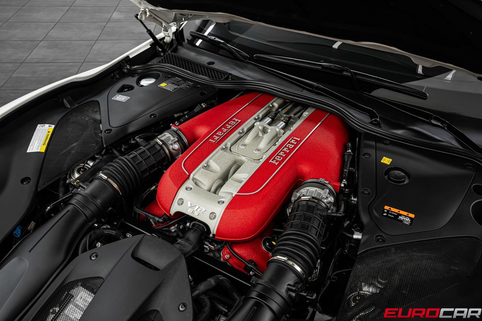 Used 2020 Ferrari 812 Superfast RWD image 10