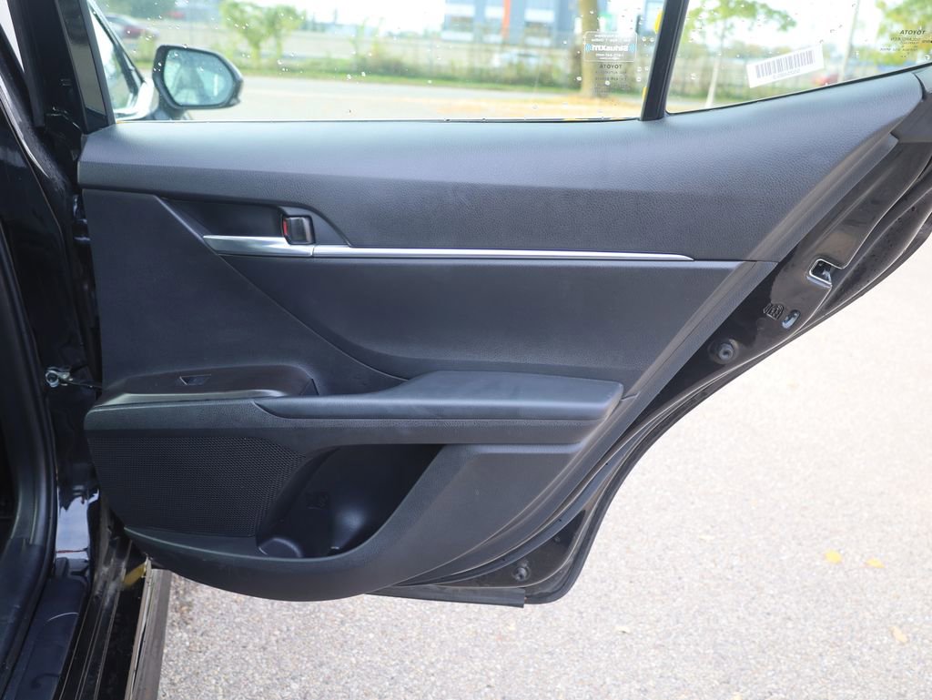 Used 2024 Toyota Camry SE image 18
