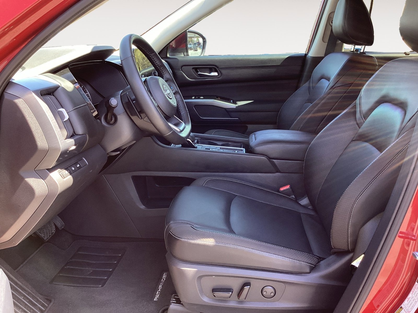 Used 2025 Nissan Pathfinder SL image 28