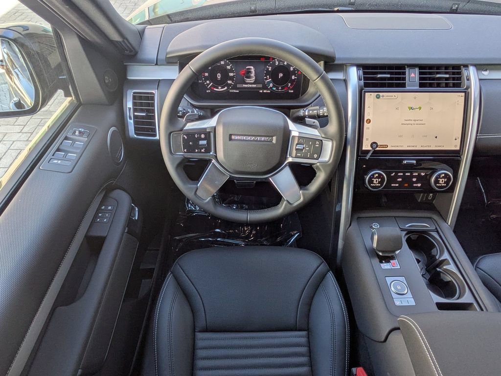 New 2026 Land Rover Discovery Limited Edition AWD/4WD image 17