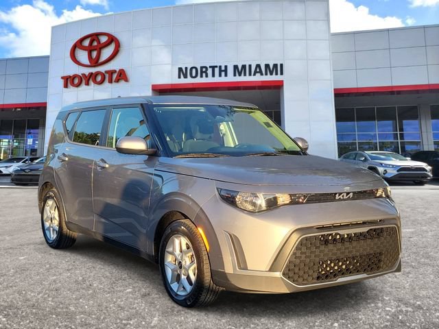 Used 2023 Kia Soul LX w/ LX Technology Package FWD image 1