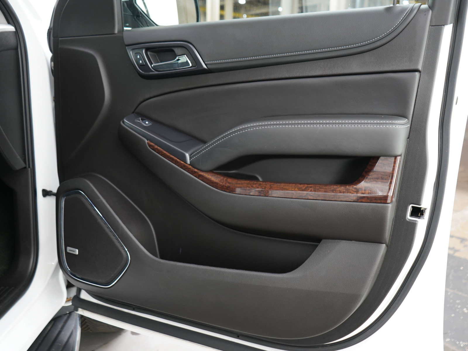Used 2019 GMC Yukon SLE w/ SLE Value Package AWD/4WD image 9