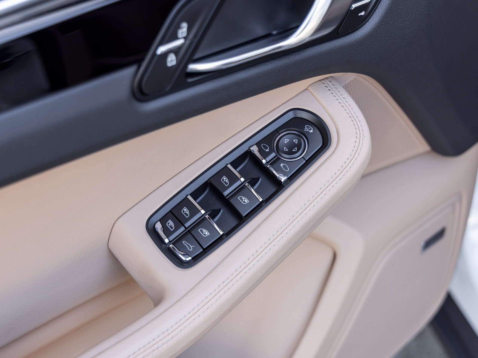 Certified 2026 Porsche Macan AWD/4WD image 26