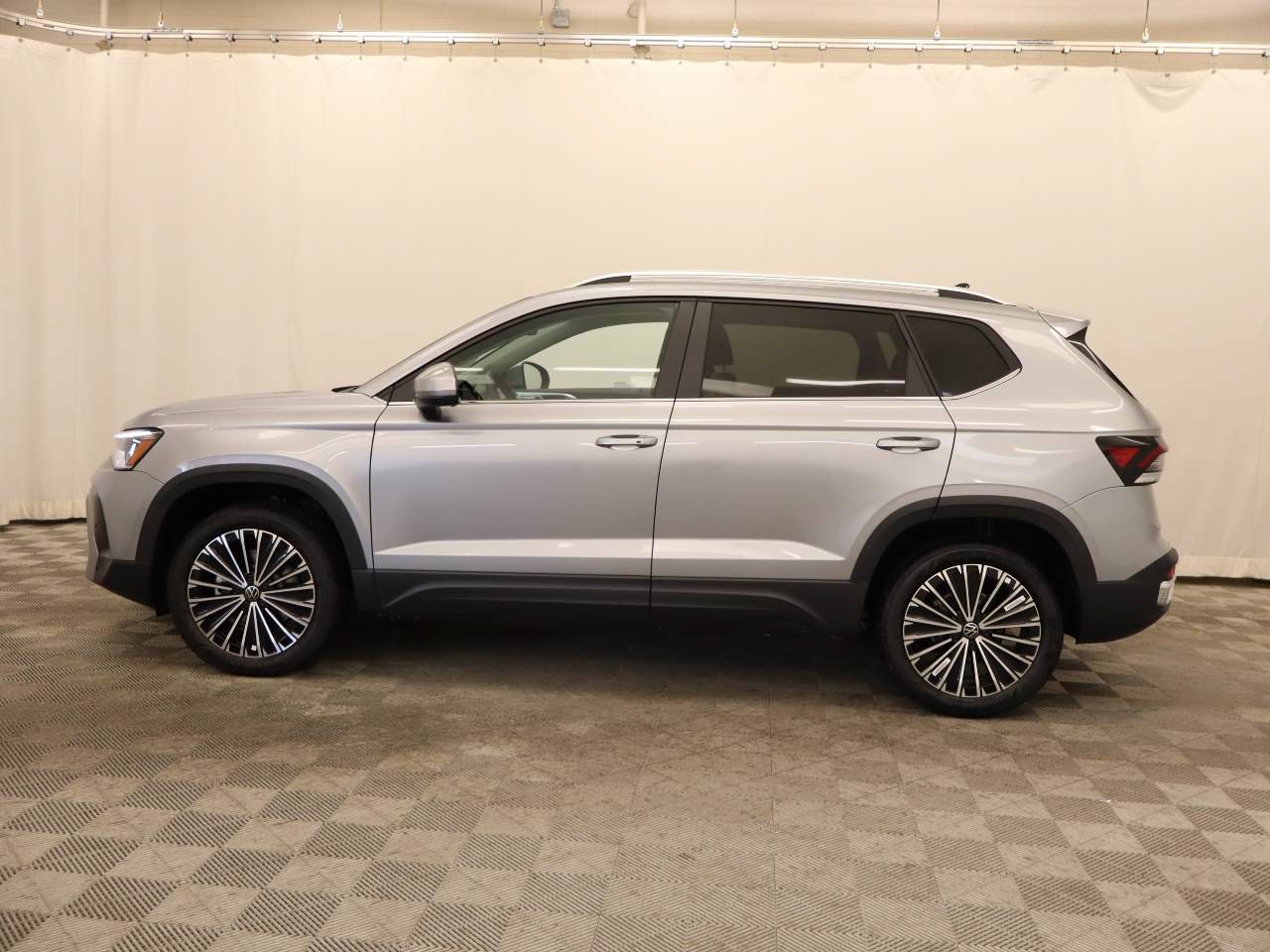 New 2026 Volkswagen Taos SE FWD image 2