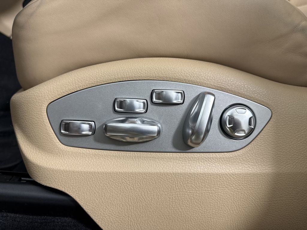 Certified 2024 Porsche Macan image 40