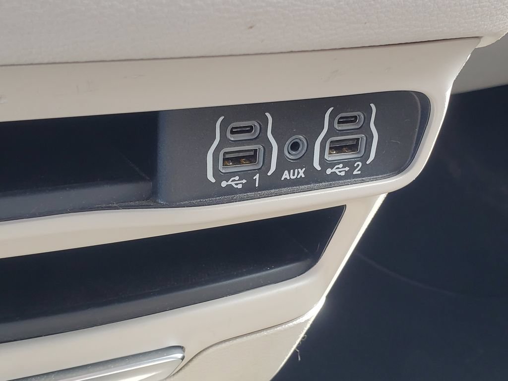 Used 2023 Chrysler Pacifica Touring-L AWD/4WD image 22