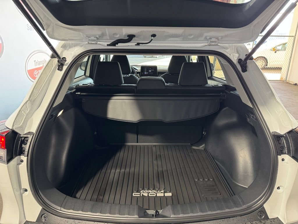 New 2026 Toyota Corolla Cross LE FWD image 24