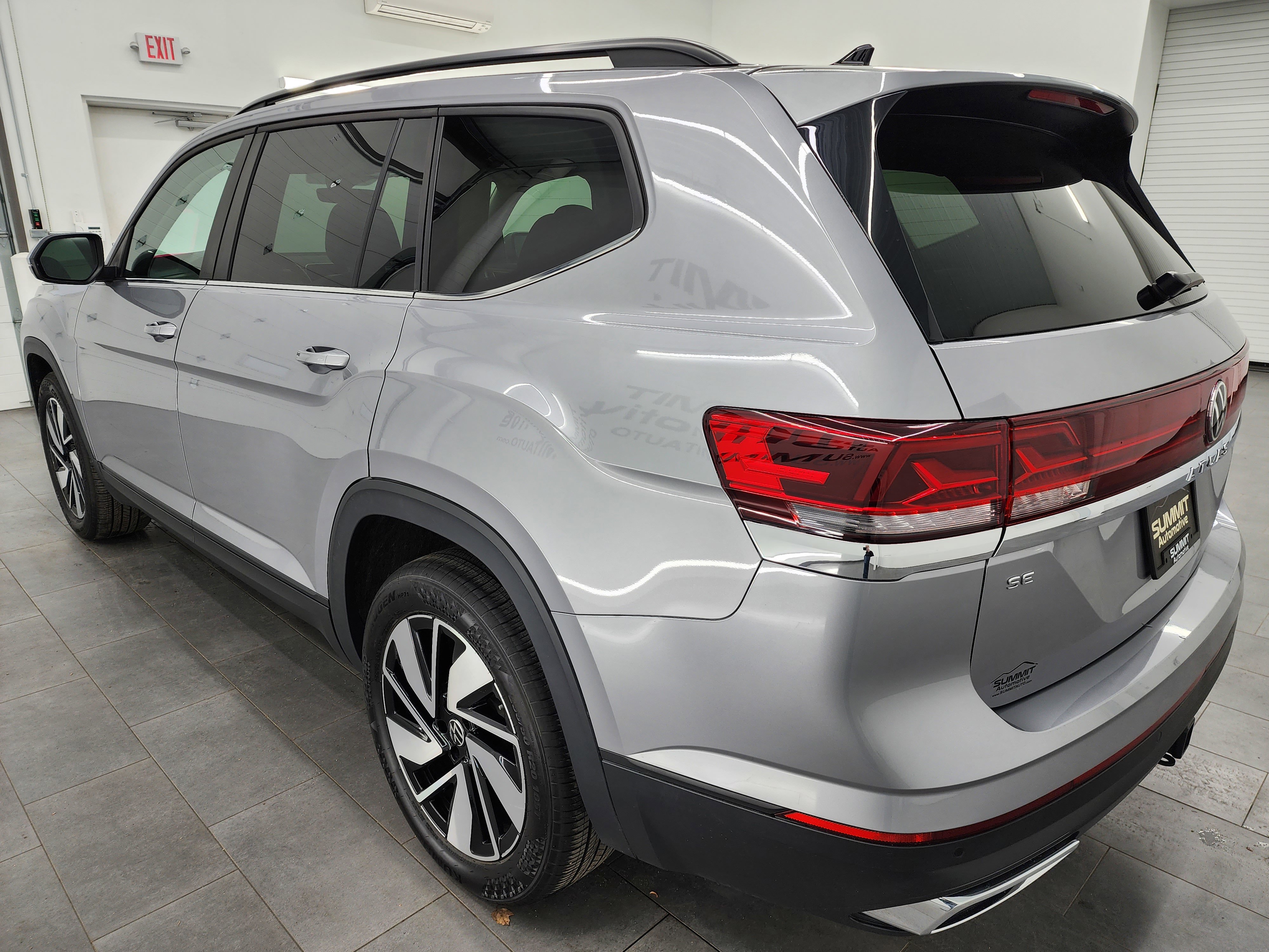 Used 2025 Volkswagen Atlas SE image 6