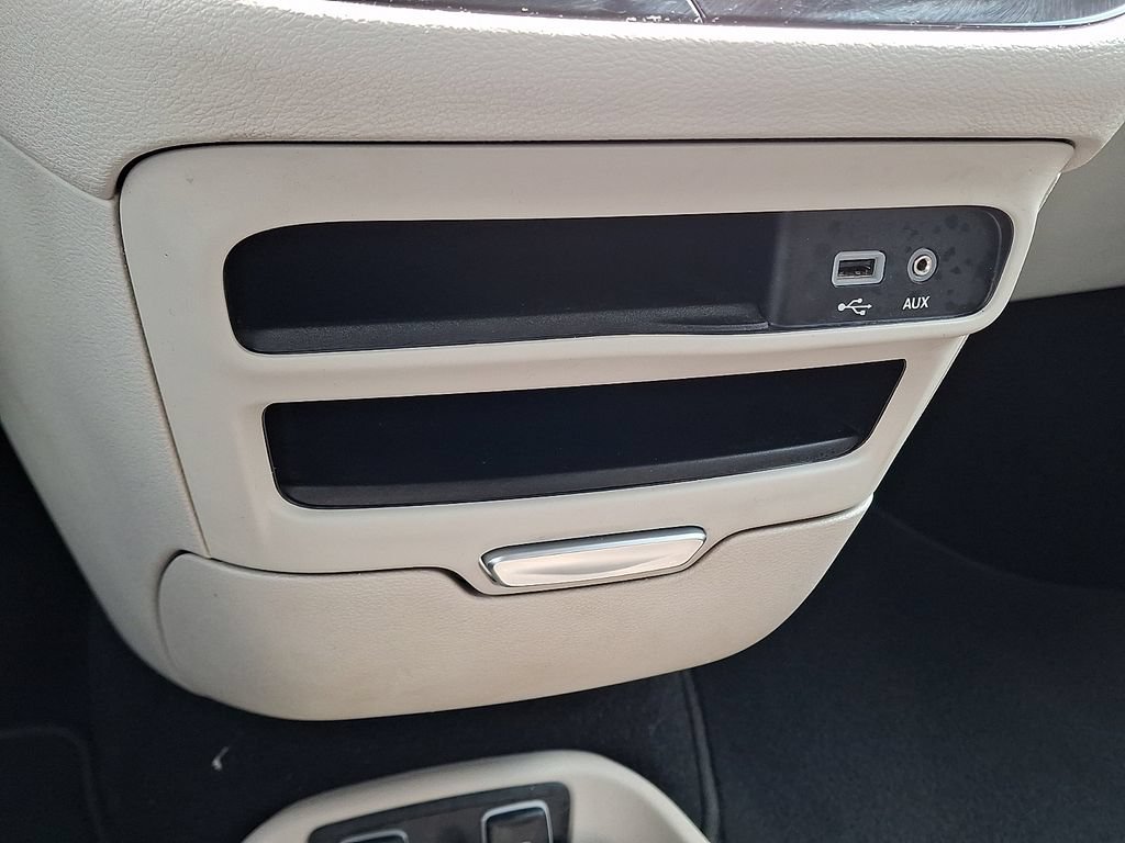 Used 2018 Chrysler Pacifica Touring-L FWD image 25