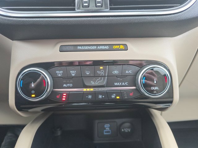 Used 2022 Ford Escape Titanium w/ Class II Trailer Tow Package image 18