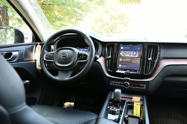 Certified 2024 Volvo XC60 B5 Plus w/ Protection Package Premier AWD/4WD image 17