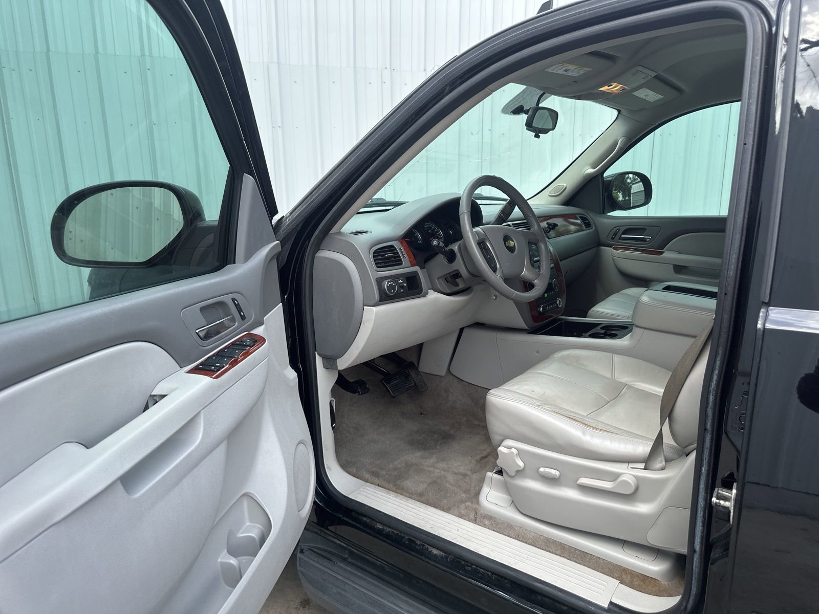 Used 2013 Chevrolet Suburban LT image 9