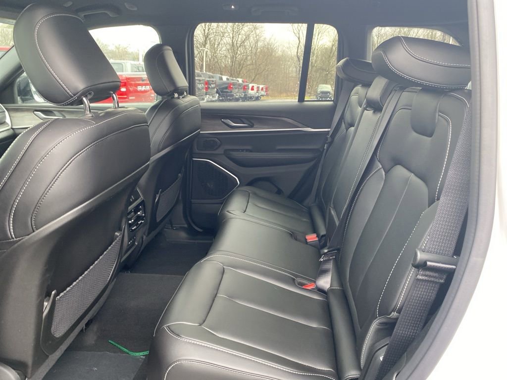 New 2026 Jeep Grand Cherokee Limited AWD/4WD image 19