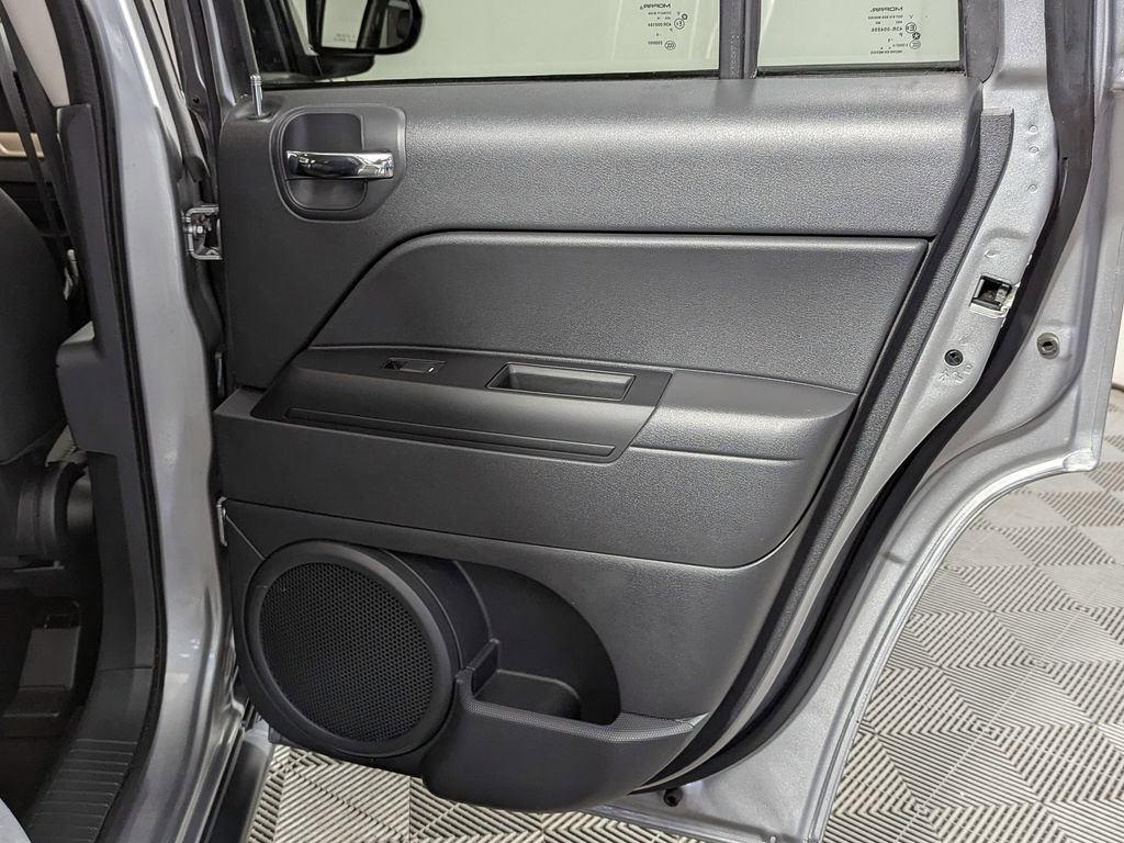 Used 2016 Jeep Compass 75th Anniversary w/ Power Value Group image 37