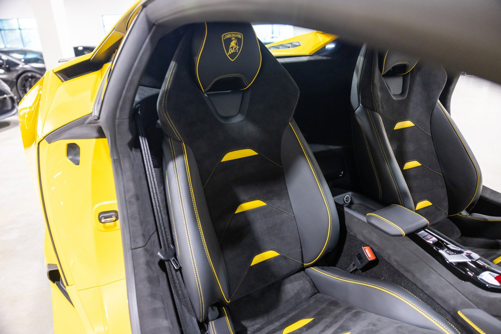 Used 2023 Lamborghini Huracan Tecnica RWD image 32