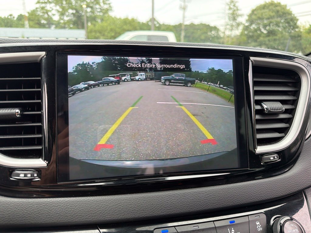 Used 2025 Chrysler Pacifica Select FWD image 11