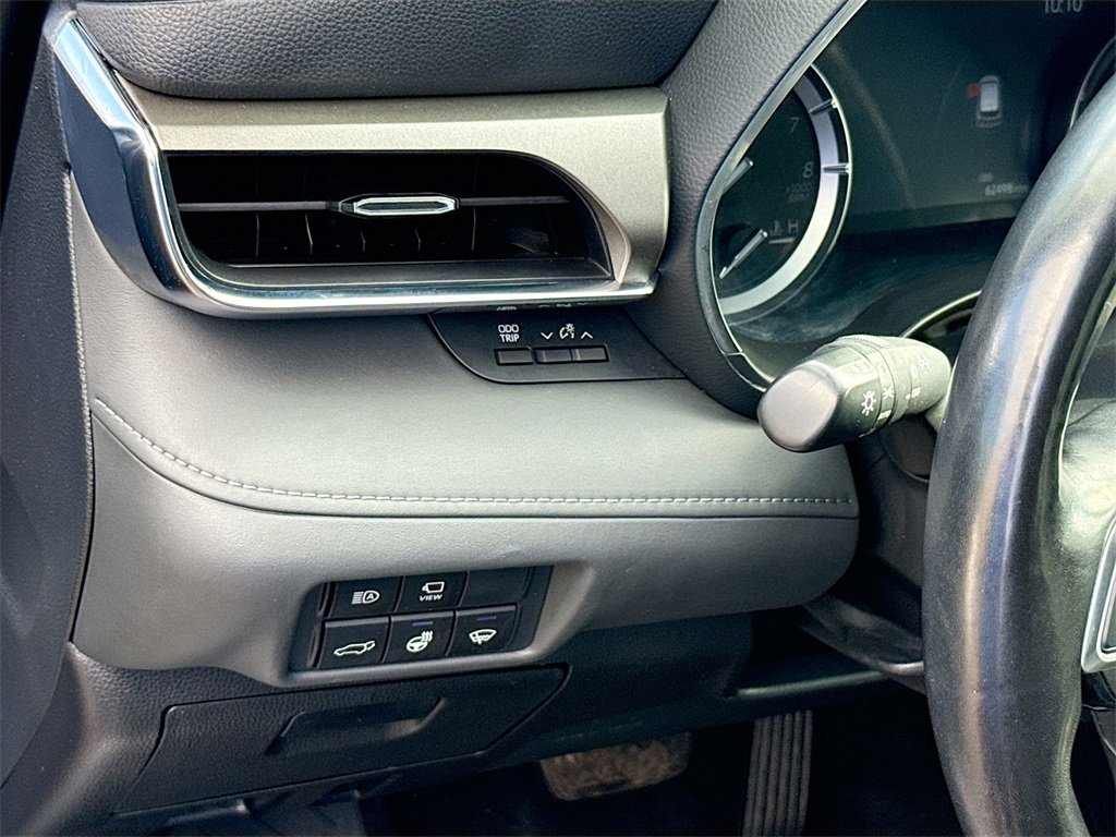 Used 2021 Toyota Highlander Limited image 11