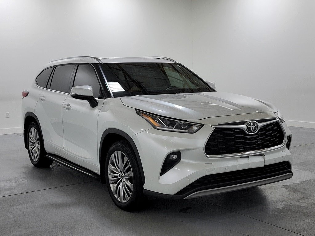 Used 2022 Toyota Highlander Platinum AWD/4WD image 2