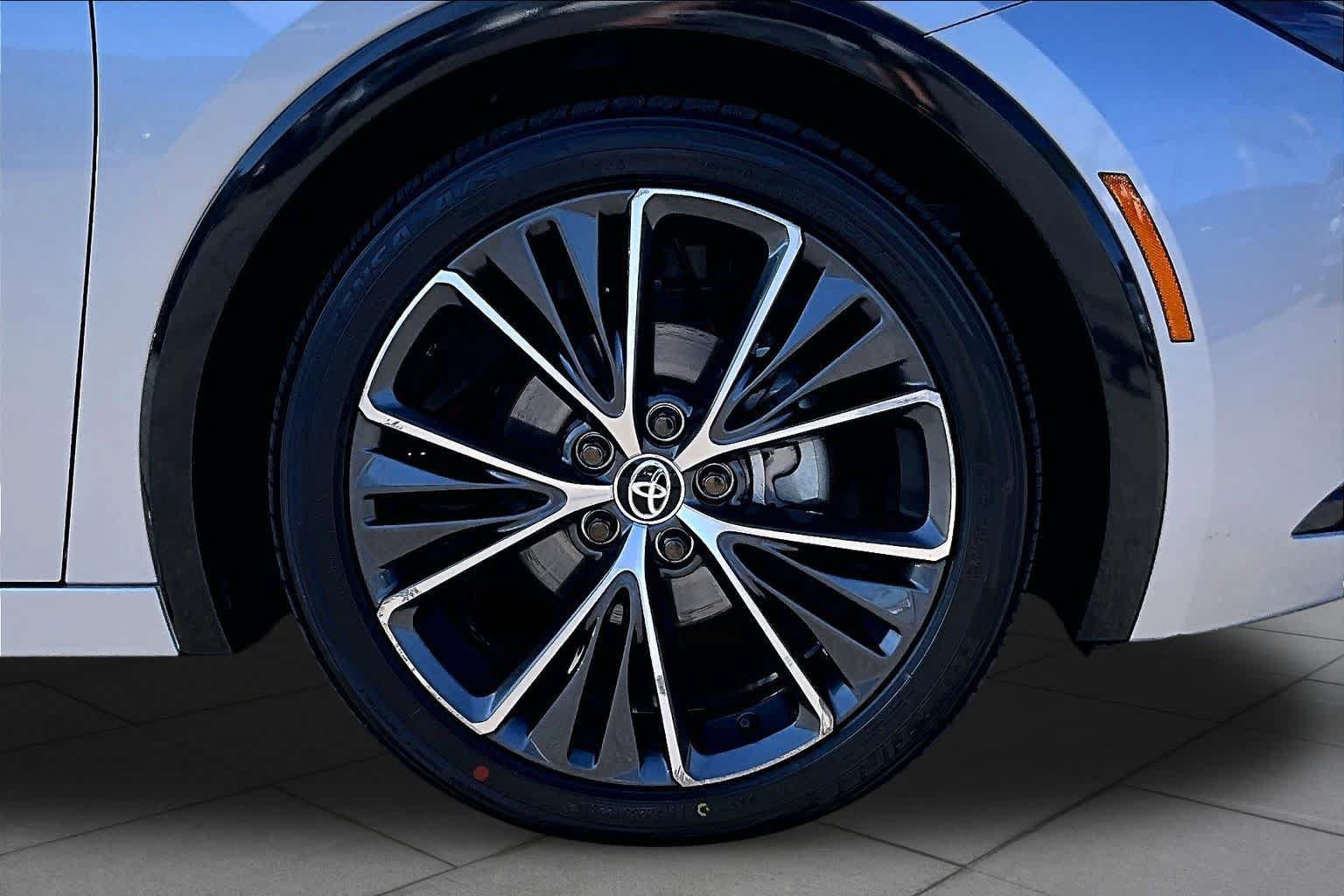 Used 2024 Toyota Prius XLE FWD image 9