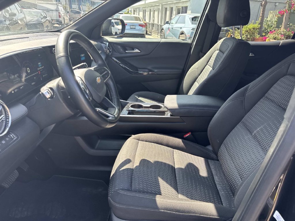 Used 2025 Chevrolet Equinox LT AWD/4WD image 17