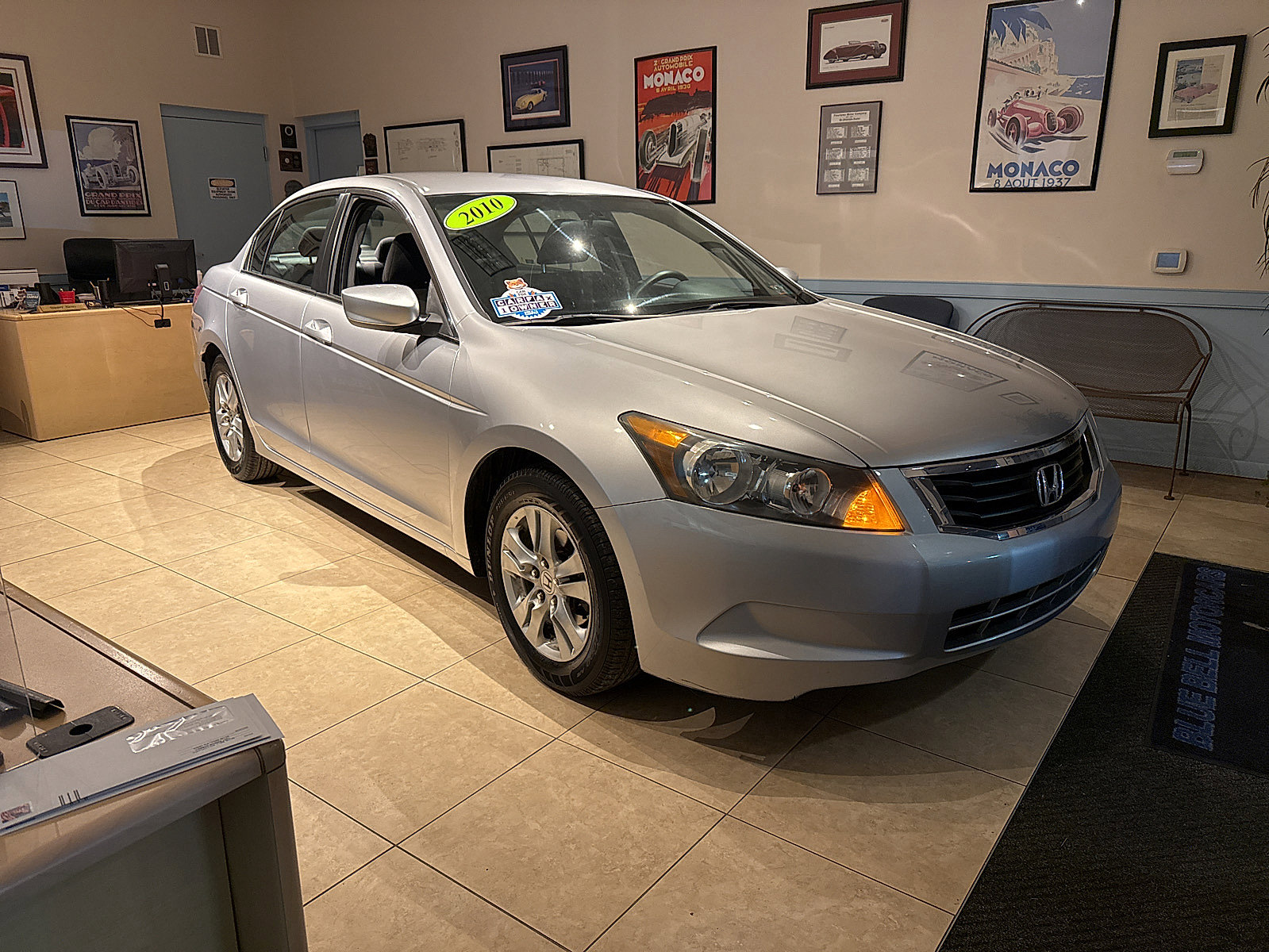 Used 2010 Honda Accord LX-P image 2