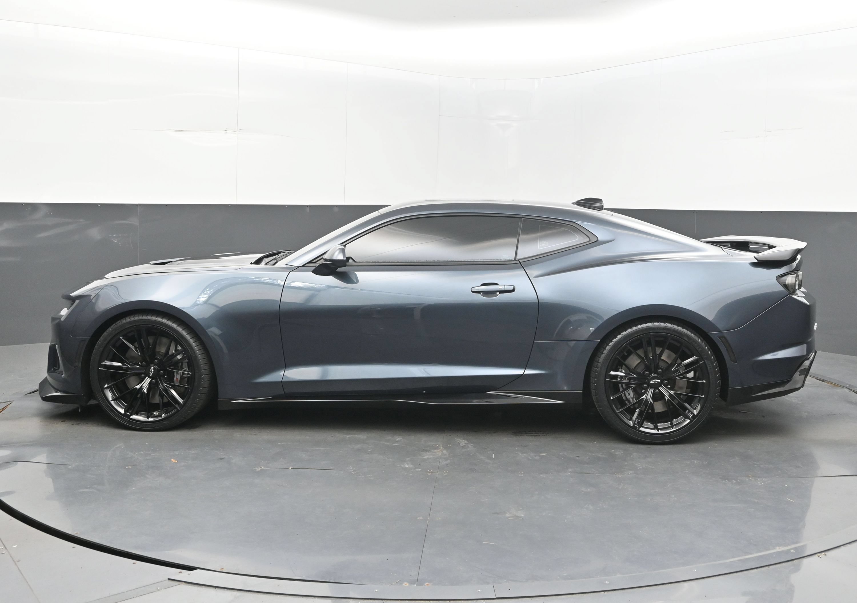 Used 2021 Chevrolet Camaro ZL1 w/ LPO, ZL1 Protection Package RWD image 10