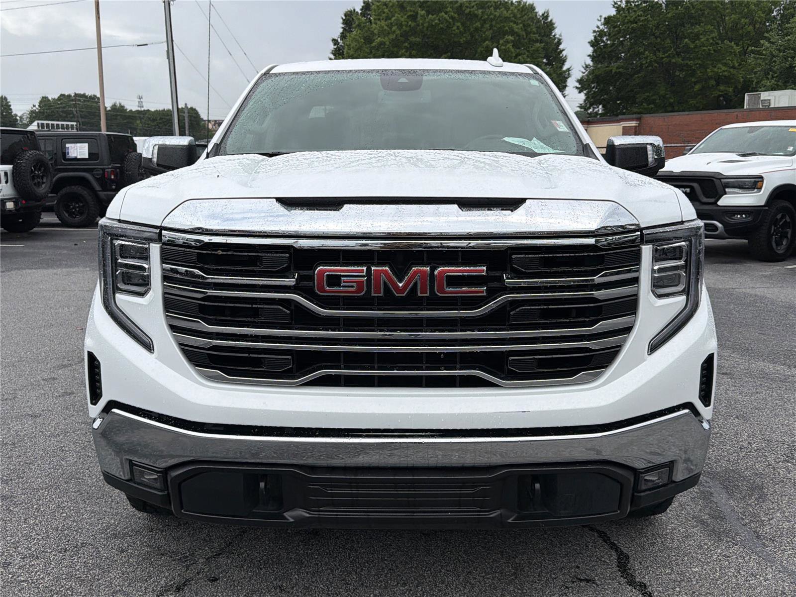 Used 2025 GMC Sierra 1500 SLT AWD/4WD image 3