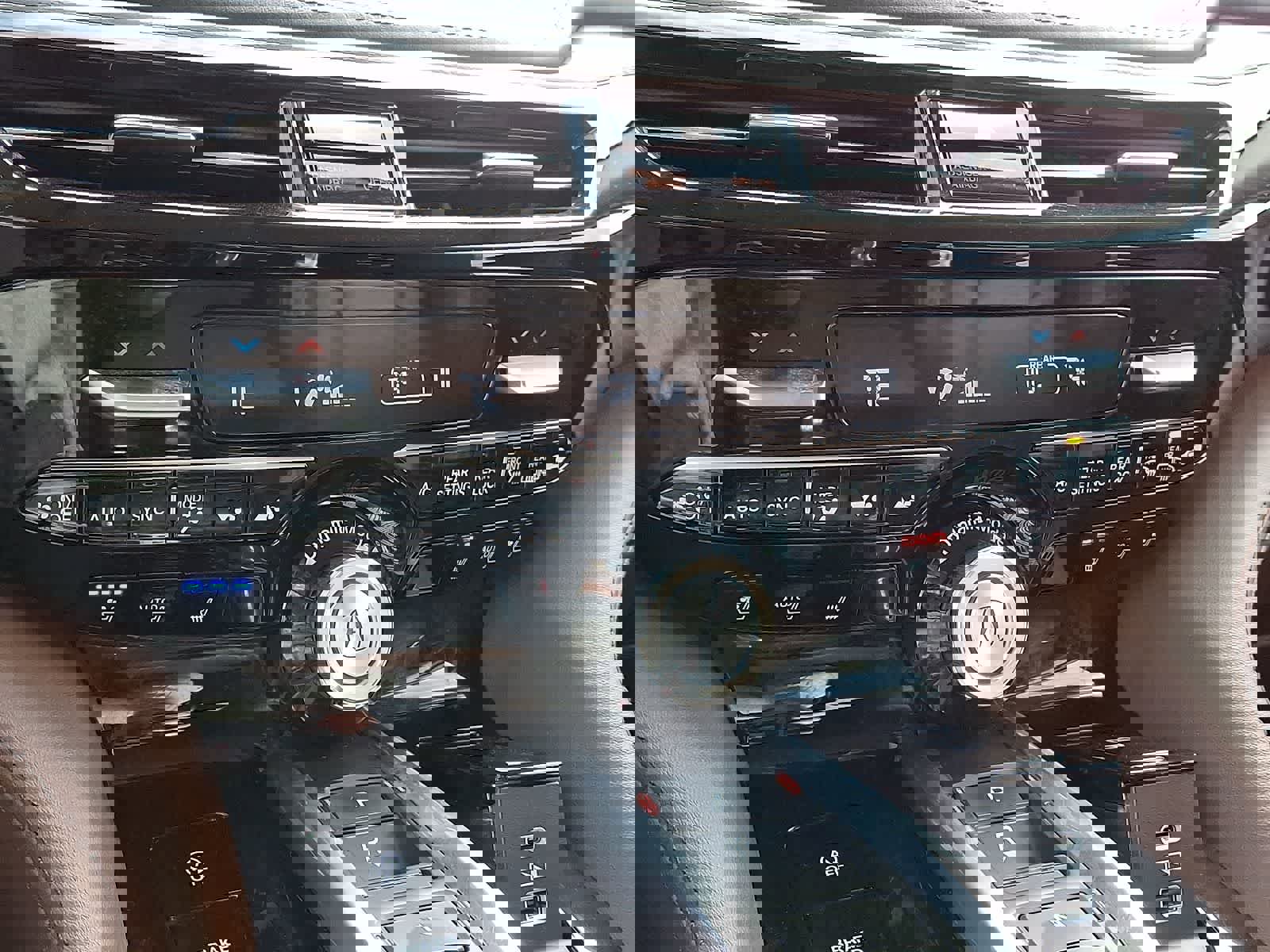 Used 2023 Acura MDX SH-AWD w/ Advance Package image 18