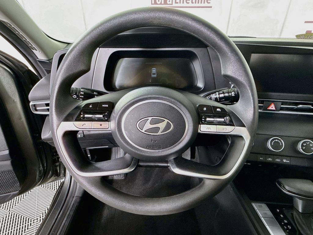 Certified 2024 Hyundai Elantra SE FWD image 19