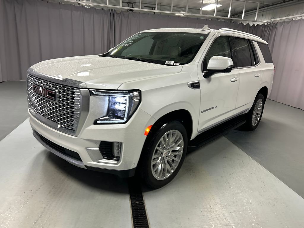 Used 2024 GMC Yukon Denali w/ Advanced Technology Package AWD/4WD image 3